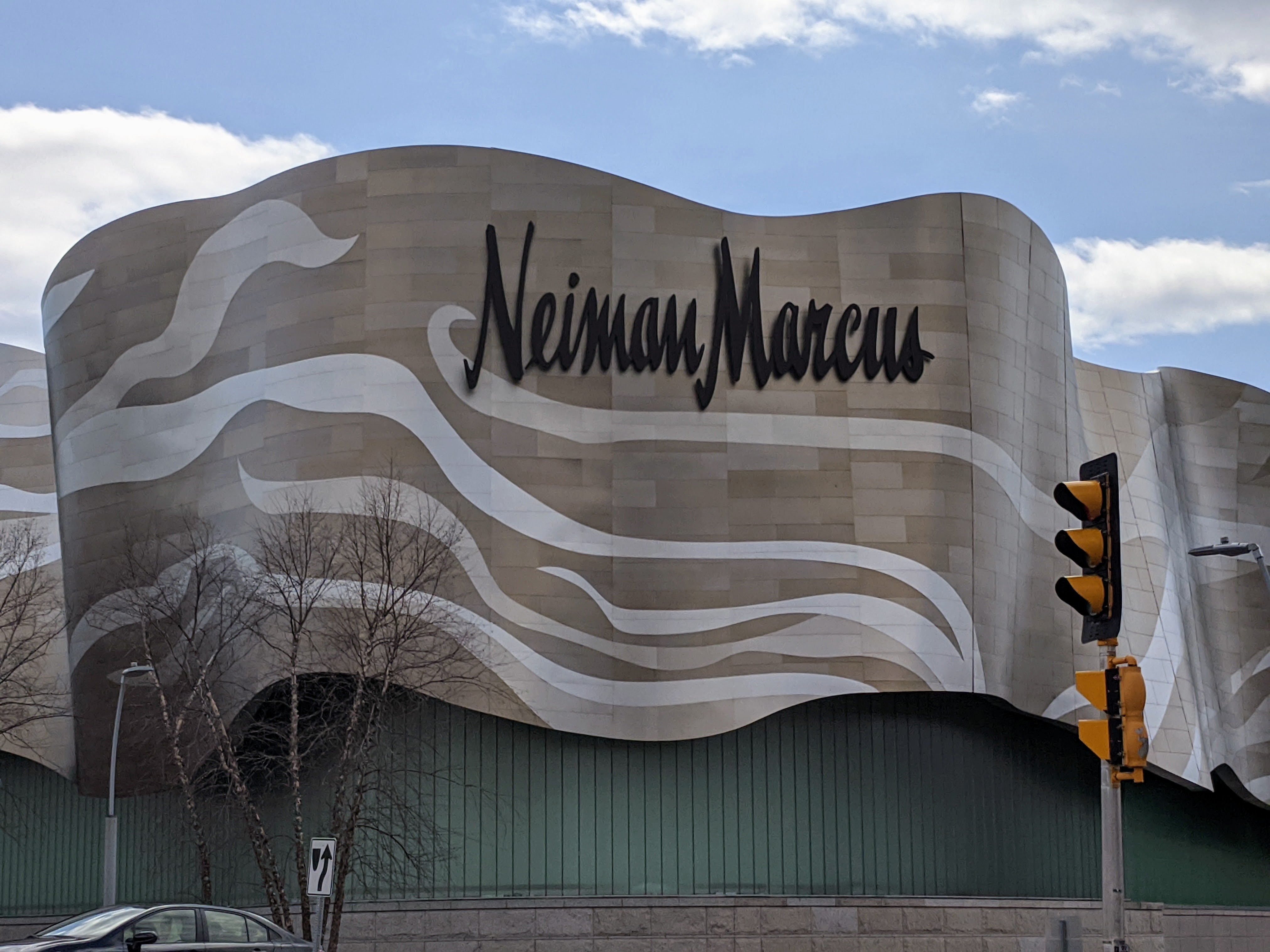 Neiman Marcus Group signs big downtown office lease