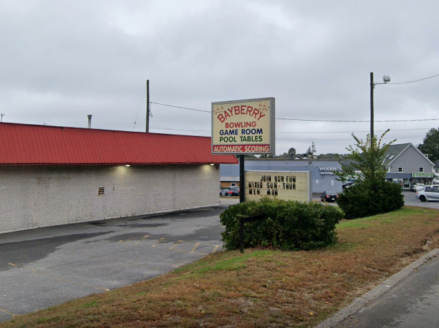 A sign for a bowling alley